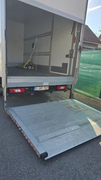 Przewoźnik Ciężarówka ford transit truck with tail lift w Dilbeek Belgia